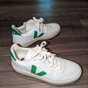 Veja V-10 Sneaker